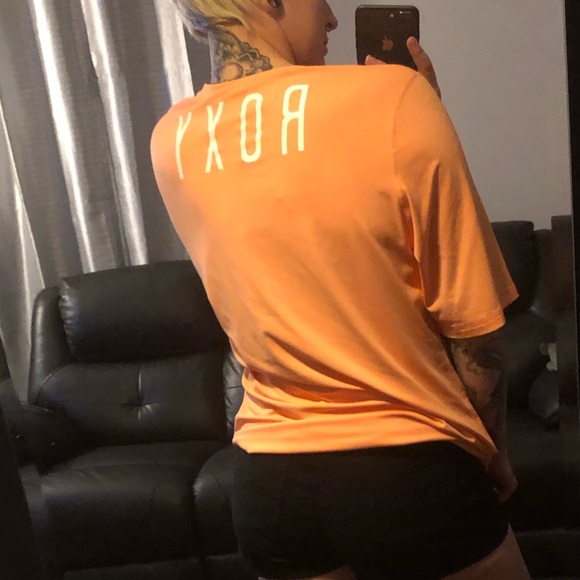 🌞Roxy Tee😋 - Picture 2 of 2